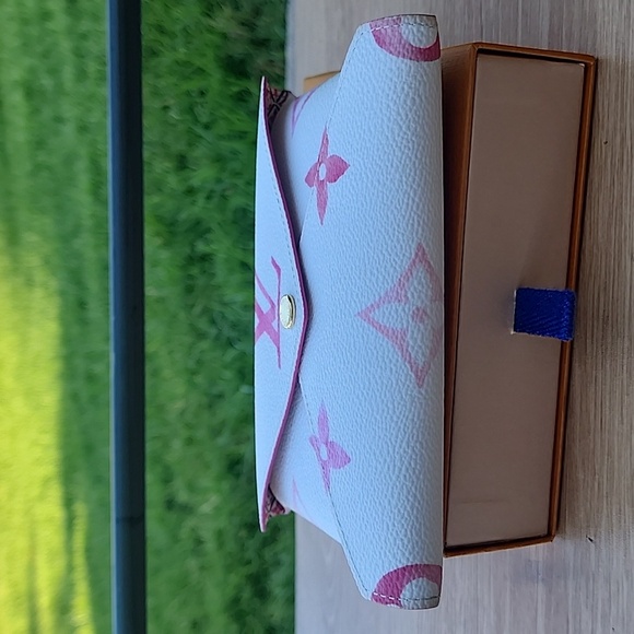Louis Vuitton Kirigami Pochette Medium Pink By the Pool Collection 2023 - Picture 6 of 11